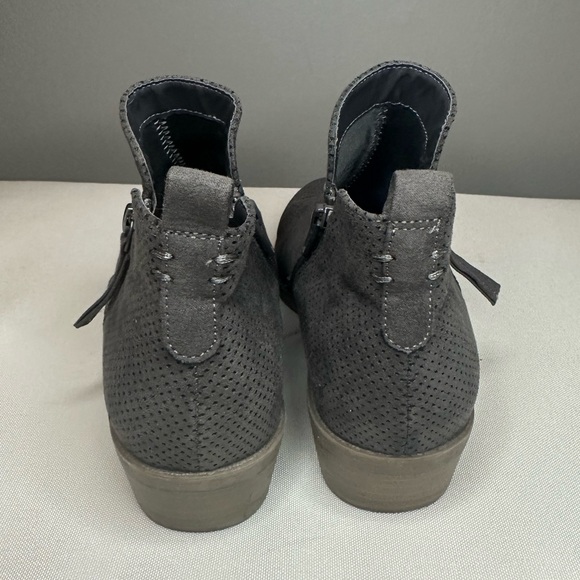 Universal Thread Booties - Picture 3 of 5